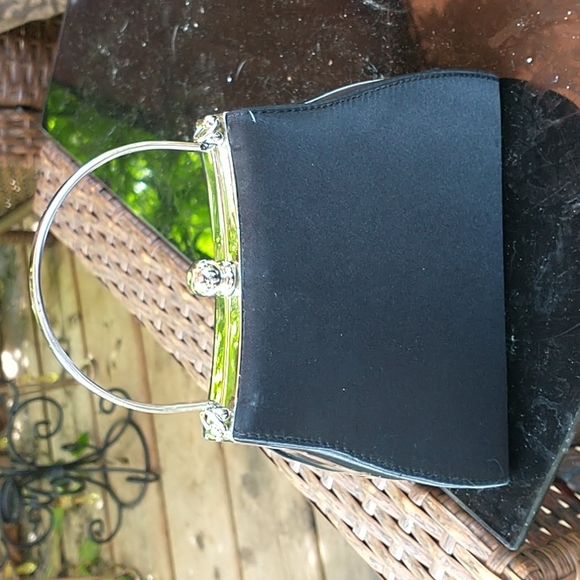 Kisslock Black tie Handbag - Picture 2 of 7